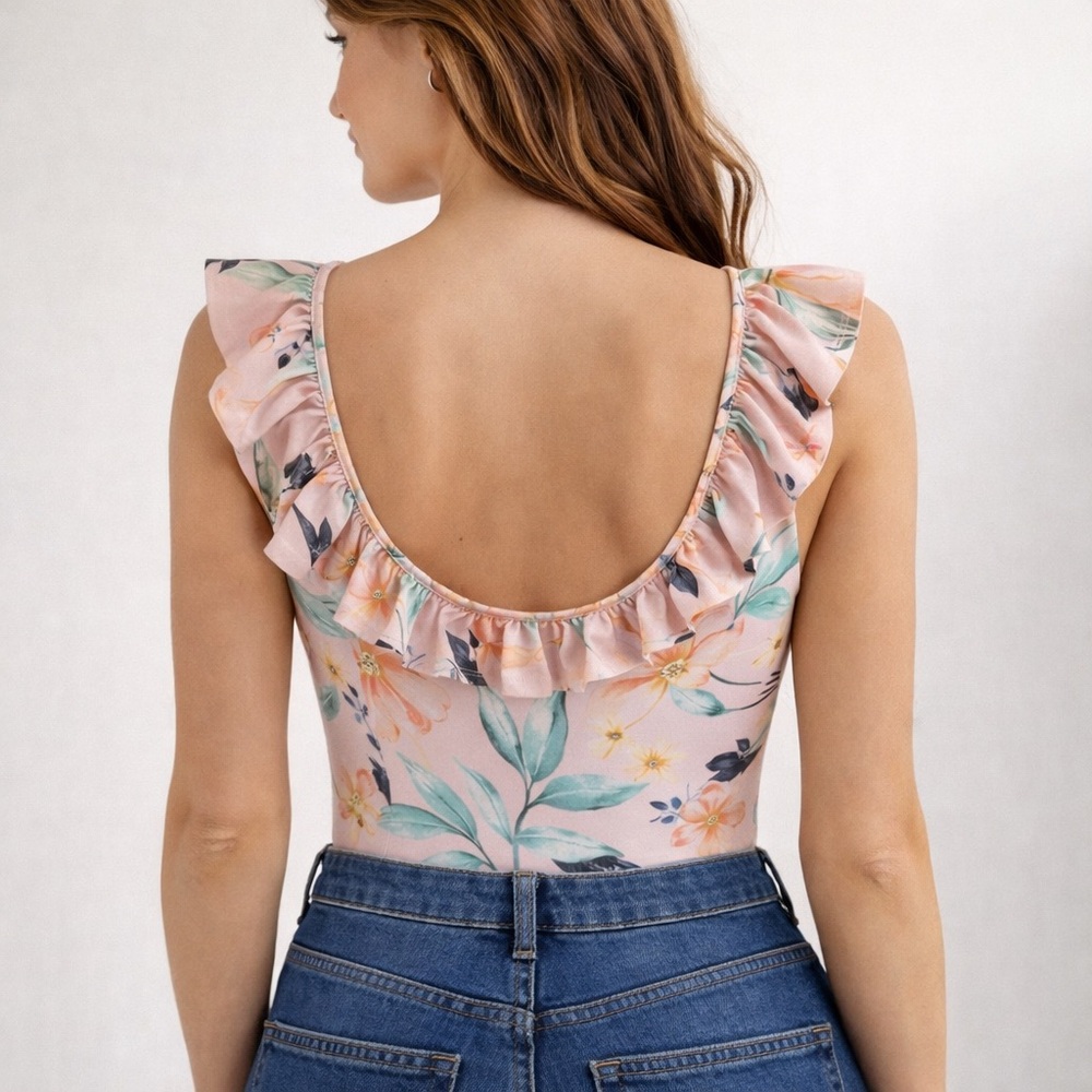 BCBGeneration Floral Ruffle Bodysuit Pink Romantic Resort Chic M